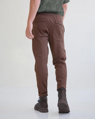 Pantalón Tech Clásico Café MAGO