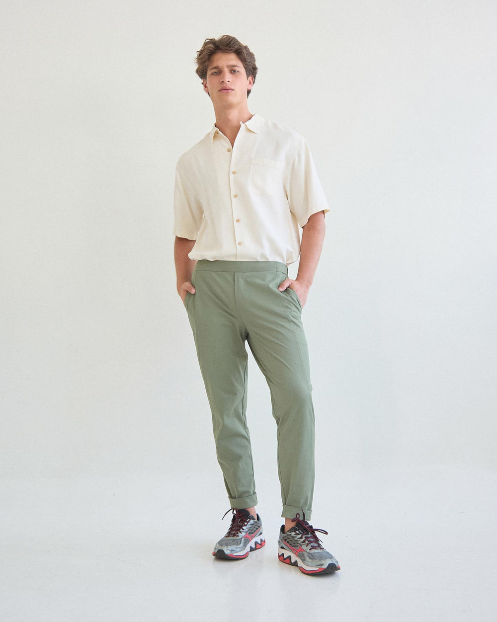 Pantalón Tech Clásico Oliva MAGO