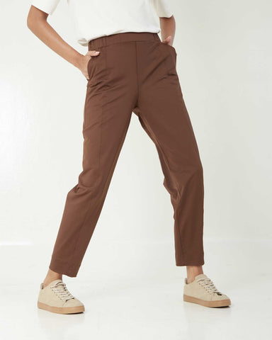 Pantalón Tech Clásico Café MAGO