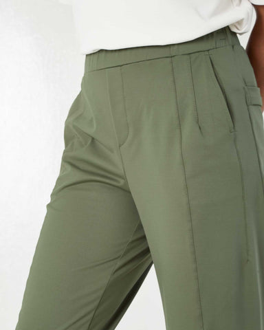 Pantalón Tech Clásico Oliva MAGO